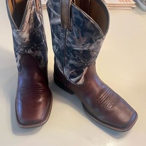 Ariat boy camo square toed western boots